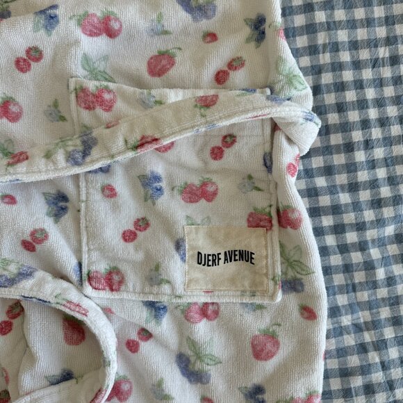 Djerf Avenue Summer Berries Robe (M/L) - Picture 2 of 3